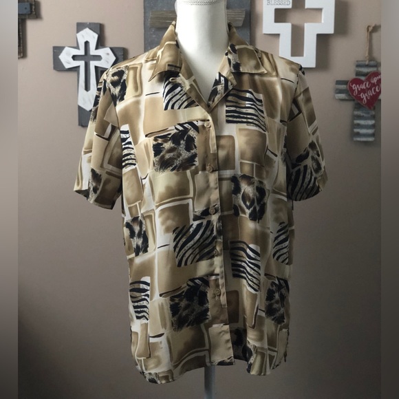 Entro Solid Collared Top with Gold Buttons main image 1